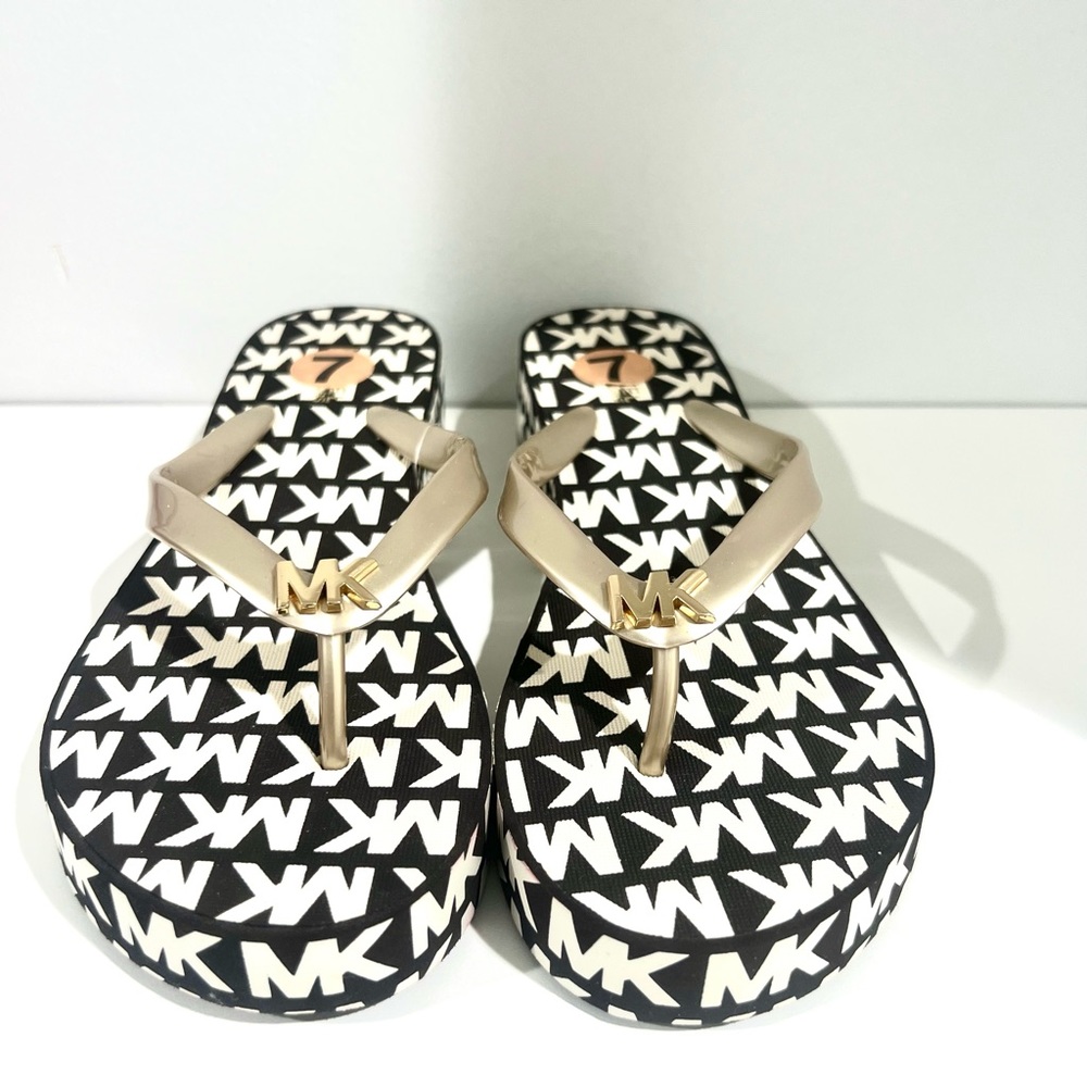 Micheal Kors Bedford Flipflops 🩴
